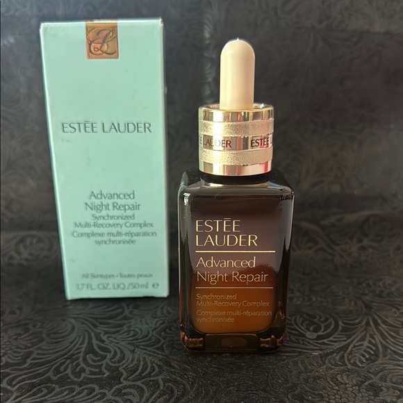 Estee Lauder Advanced Night Repair Serum - Gold and Brown - Picture 3 of 3